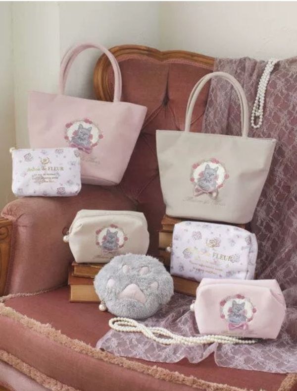 日本貴婦品牌貓咪刺繡化妝包 
