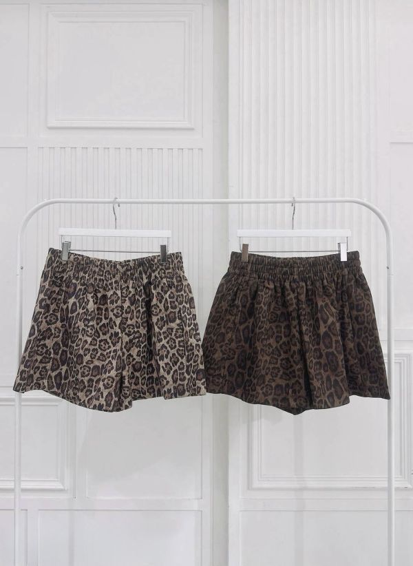 鬆緊腰 麂皮豹紋短褲 