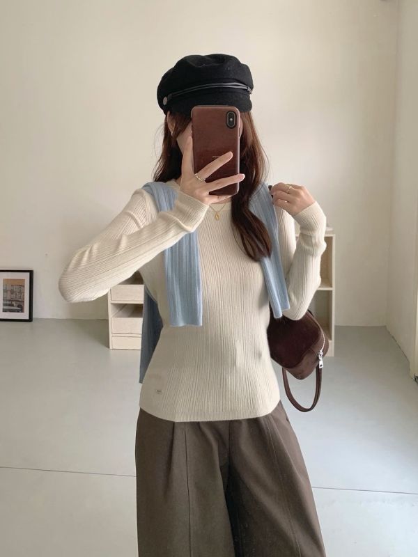 版型超好～純色打底針織上衣 