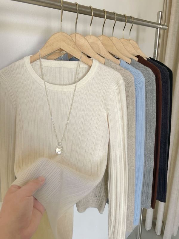 版型超好～純色打底針織上衣 