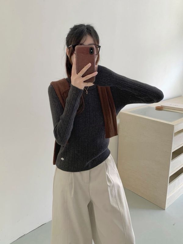 版型超好～純色打底針織上衣 