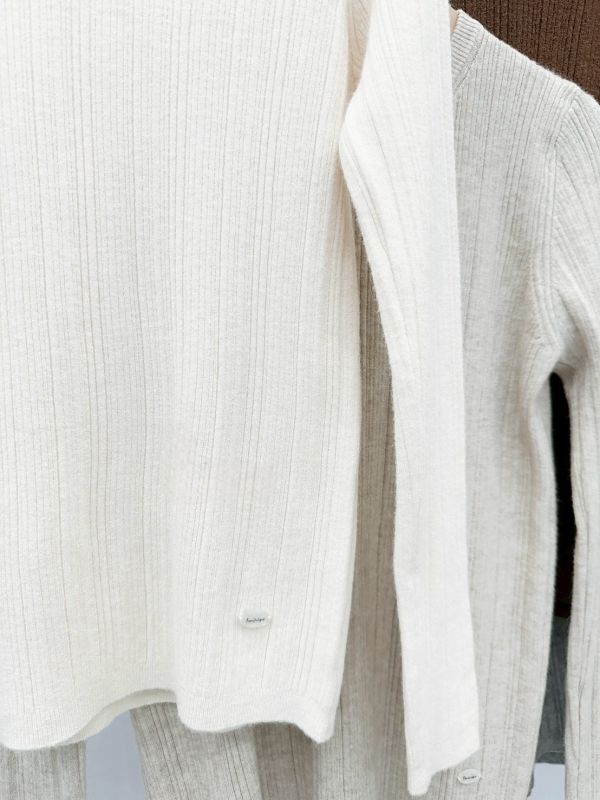 版型超好～純色打底針織上衣 