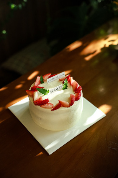 草莓戚風蛋糕 金門甜點,金門美食,金門旅遊,生日蛋糕,蛋糕,金門伴手禮,巧克力戚風,父親節蛋糕,母親節蛋糕,蛋糕外送,草莓蛋糕,達克瓦茲,提拉米蘇,草莓大福,戚風蛋糕,水果蛋糕,泡芙,金門下午茶,金門咖啡,金門民宿