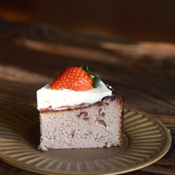 草莓巴斯克 金門甜點,金門美食,金門旅遊,生日蛋糕,蛋糕,金門伴手禮,巧克力戚風,父親節蛋糕,母親節蛋糕,蛋糕外送,草莓蛋糕,達克瓦茲,提拉米蘇,草莓大福,戚風蛋糕,水果蛋糕,泡芙,金門下午茶,金門咖啡,金門民宿