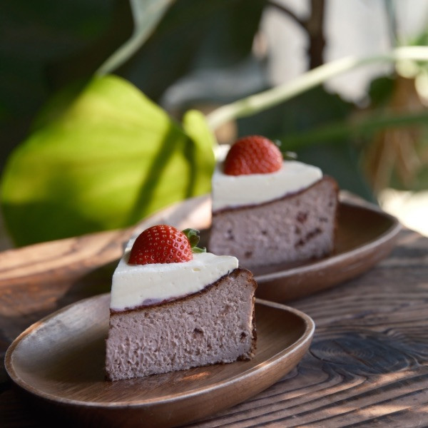 草莓巴斯克 金門甜點,金門美食,金門旅遊,生日蛋糕,蛋糕,金門伴手禮,巧克力戚風,父親節蛋糕,母親節蛋糕,蛋糕外送,草莓蛋糕,達克瓦茲,提拉米蘇,草莓大福,戚風蛋糕,水果蛋糕,泡芙,金門下午茶,金門咖啡,金門民宿