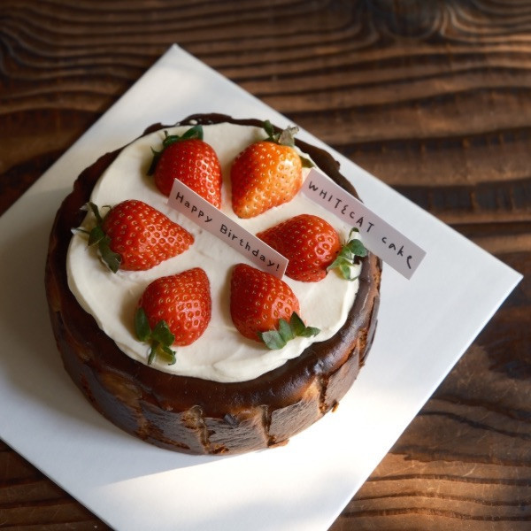 草莓巴斯克 金門甜點,金門美食,金門旅遊,生日蛋糕,蛋糕,金門伴手禮,巧克力戚風,父親節蛋糕,母親節蛋糕,蛋糕外送,草莓蛋糕,達克瓦茲,提拉米蘇,草莓大福,戚風蛋糕,水果蛋糕,泡芙,金門下午茶,金門咖啡,金門民宿