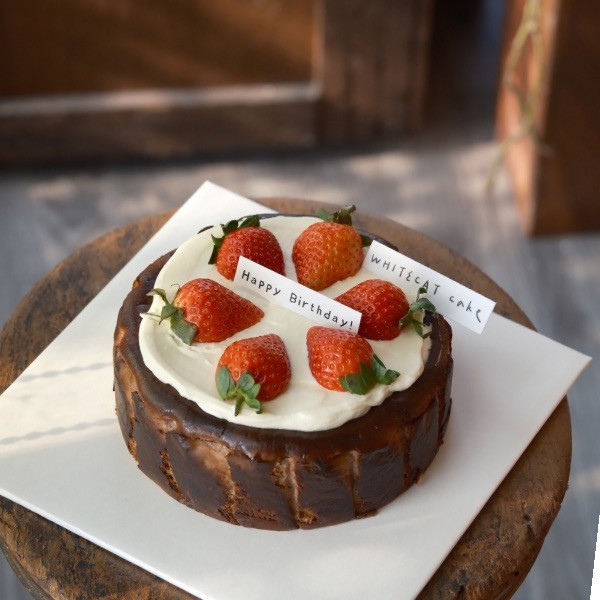 草莓巴斯克 金門甜點,金門美食,金門旅遊,生日蛋糕,蛋糕,金門伴手禮,巧克力戚風,父親節蛋糕,母親節蛋糕,蛋糕外送,草莓蛋糕,達克瓦茲,提拉米蘇,草莓大福,戚風蛋糕,水果蛋糕,泡芙,金門下午茶,金門咖啡,金門民宿