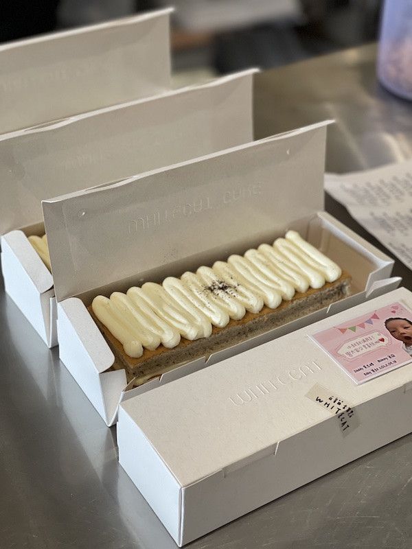 白貓彌月禮盒 金門甜點,金門美食,金門旅遊,生日蛋糕,蛋糕,金門伴手禮,巧克力戚風,父親節蛋糕,母親節蛋糕,蛋糕外送,草莓蛋糕,達克瓦茲,提拉米蘇,草莓大福,戚風蛋糕,水果蛋糕,泡芙,金門下午茶,金門咖啡,金門民宿,彌月蛋糕,彌月禮盒,金門彌月禮盒