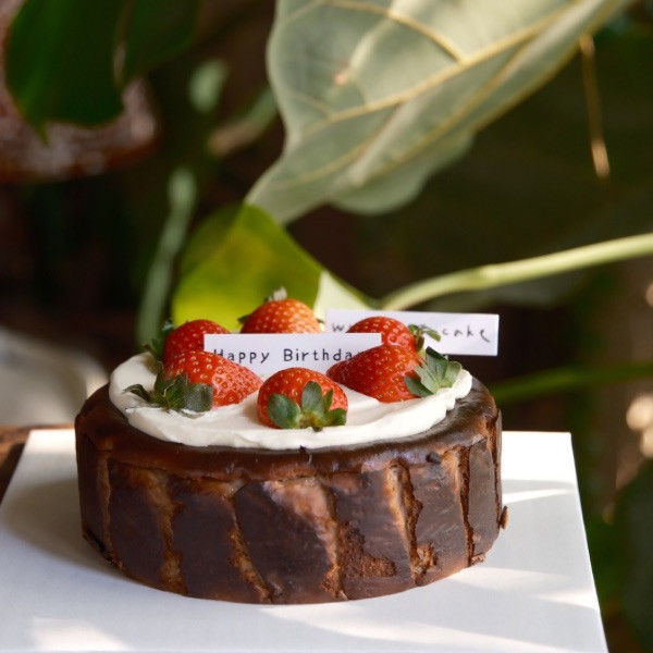 草莓巴斯克 金門甜點,金門美食,金門旅遊,生日蛋糕,蛋糕,金門伴手禮,巧克力戚風,父親節蛋糕,母親節蛋糕,蛋糕外送,草莓蛋糕,達克瓦茲,提拉米蘇,草莓大福,戚風蛋糕,水果蛋糕,泡芙,金門下午茶,金門咖啡,金門民宿