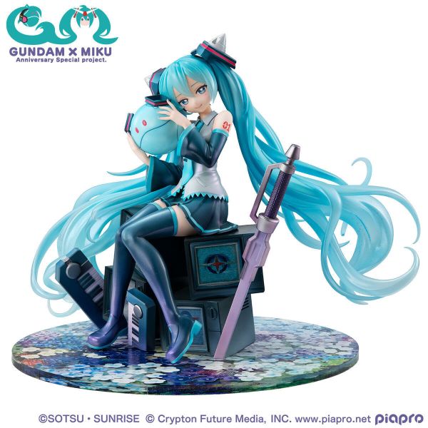 2026年9月預購 MEGAHOUSE Lucrea 機動戰士鋼彈45週年 x 初音未來 初音未來 x 00鋼彈 塗裝完成品 