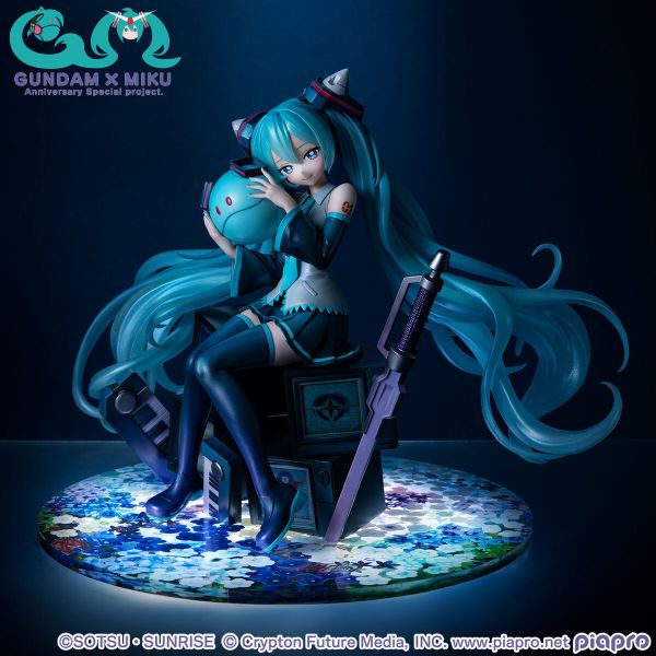 2026年9月預購 MEGAHOUSE Lucrea 機動戰士鋼彈45週年 x 初音未來 初音未來 x 00鋼彈 塗裝完成品 