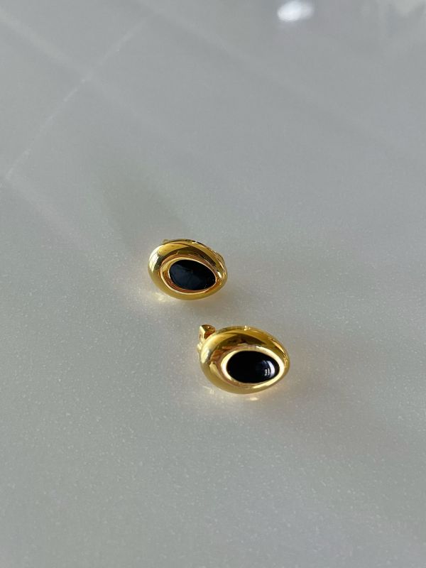 黑金法瑯水滴耳夾 