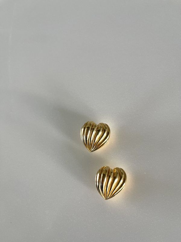 AVON 心型貝殼紋耳夾 