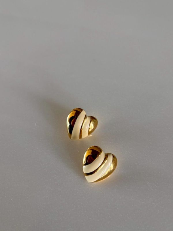 90s 奶油金愛心形耳環 