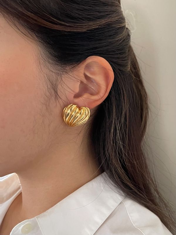 AVON 心型貝殼紋耳夾 