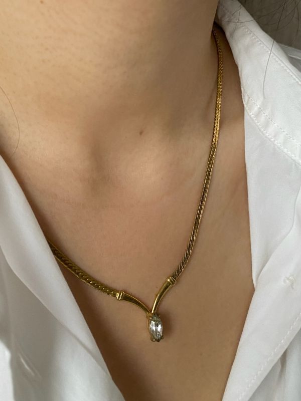 AVON 單鑽V型短鍊 