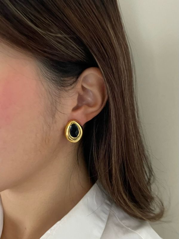 黑金法瑯水滴耳夾 