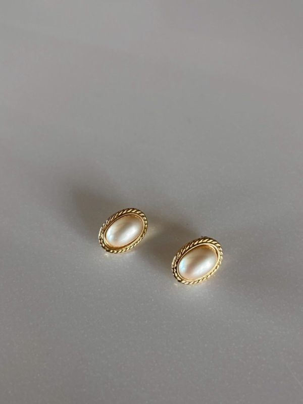 Trifari 80s 復古橢圓珍珠耳環 