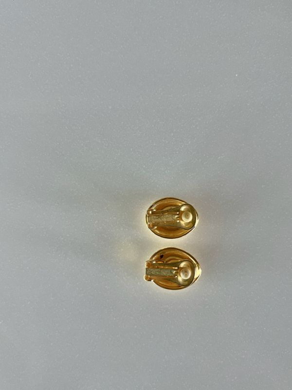 黑金法瑯水滴耳夾 