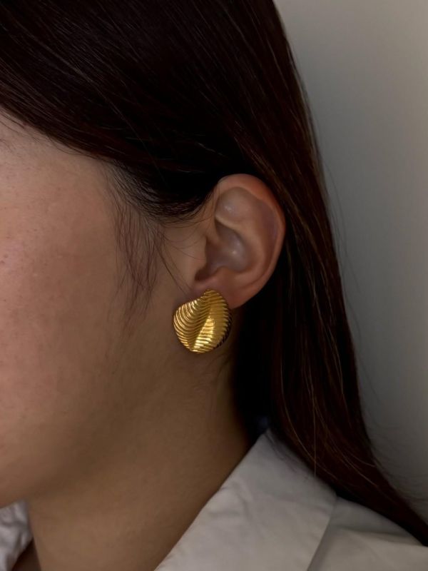 90s 金色貝殼紋耳環 