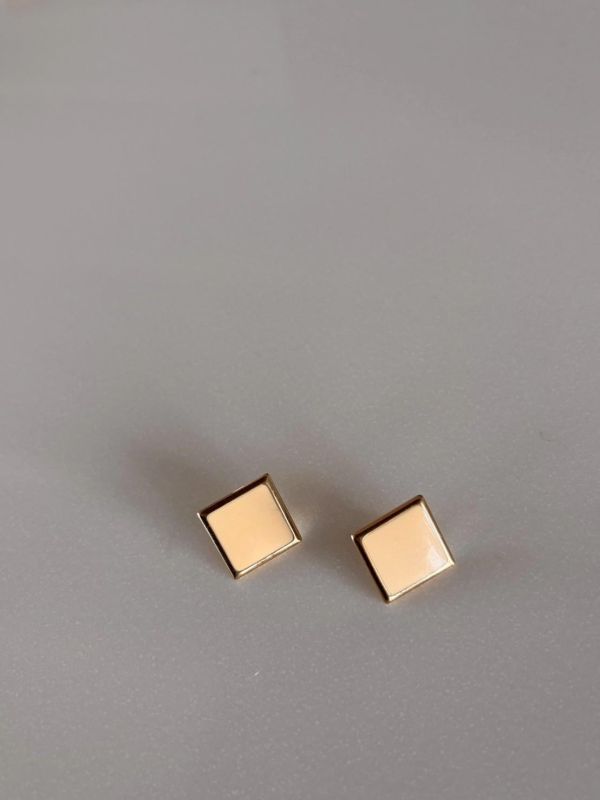 極簡方形白珐瑯耳環 