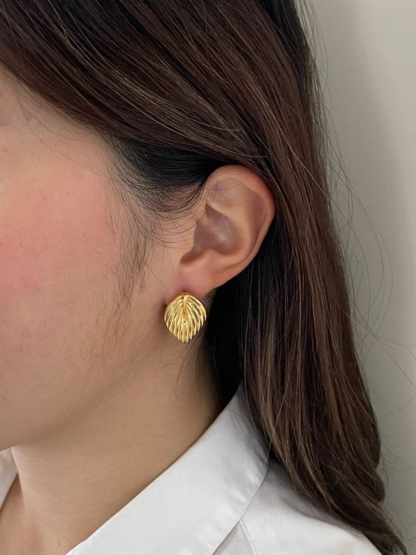 AVON 80年代金色樹葉弧形耳環 