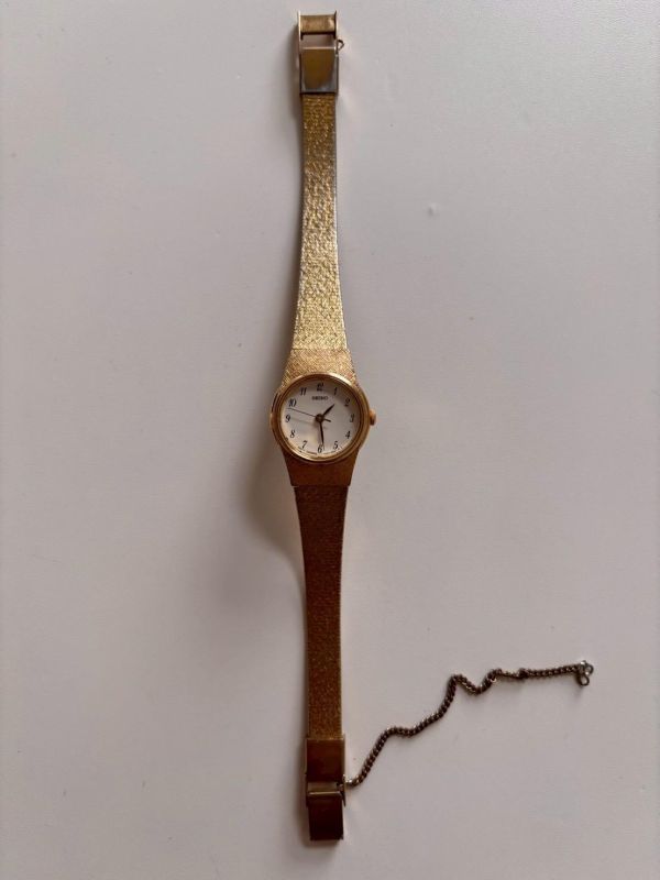 Seiko 經典數字小金錶 