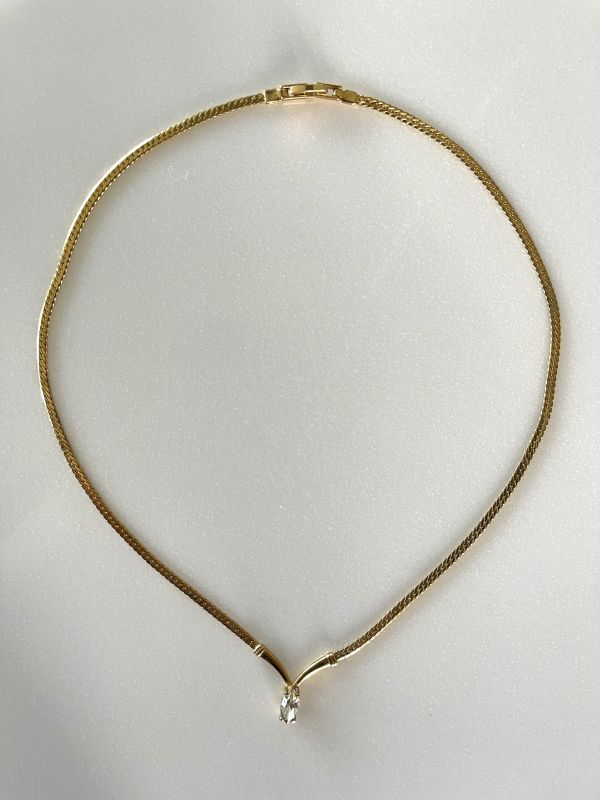 AVON 單鑽V型短鍊 