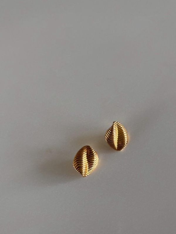 90s 金色貝殼紋耳環 