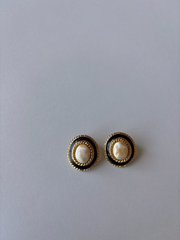 珍珠橢圓琺瑯耳夾 