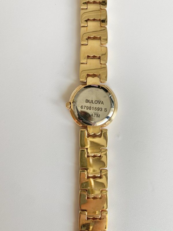 Bulova 寶路華圓盤水鑽錶 