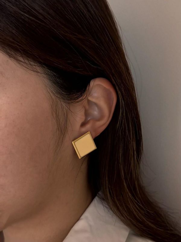 極簡方形白珐瑯耳環 