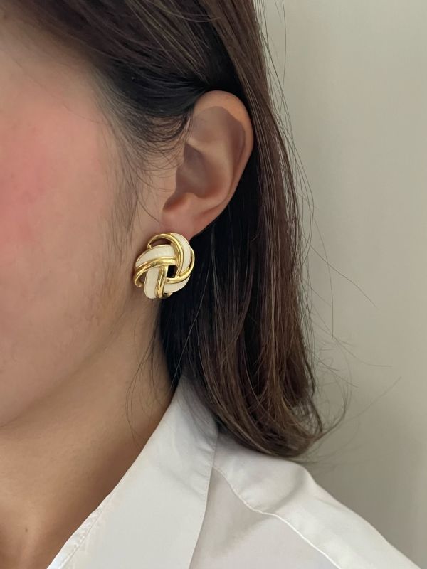 TRIFARI 白色法郎編織耳夾 