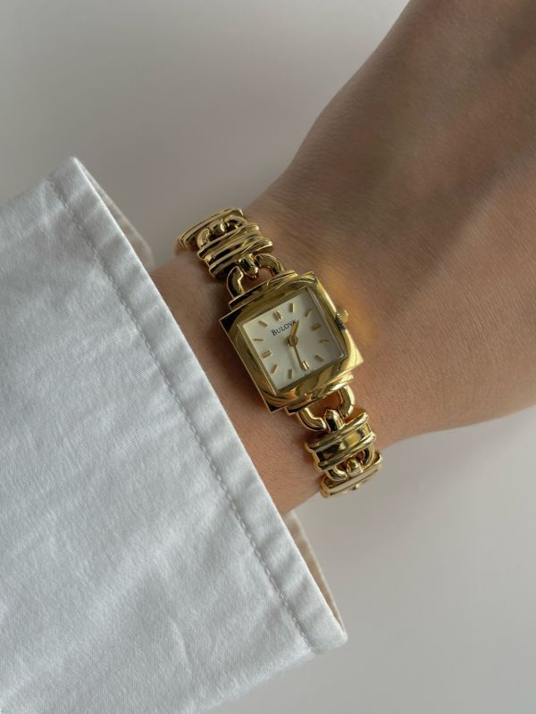 Bulova寶路華正方形方胖錶 | Beautiful Bulova in Square 