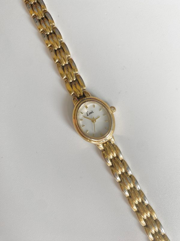 Limit橢圓貝殼小金錶 