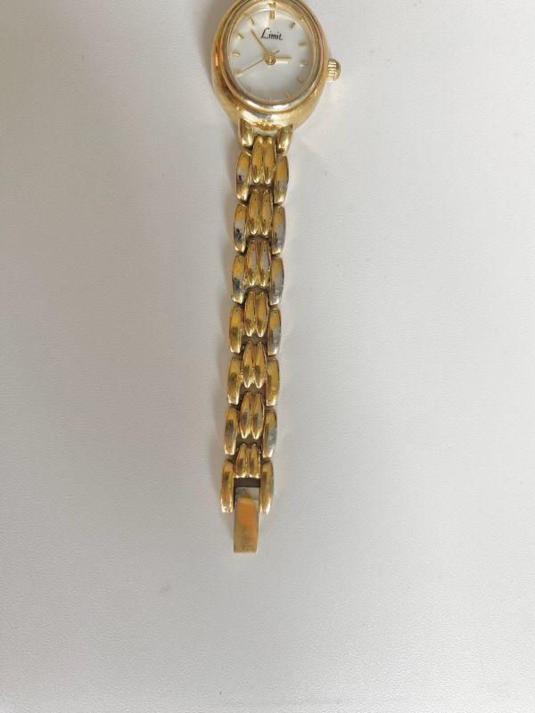 Limit橢圓貝殼小金錶 