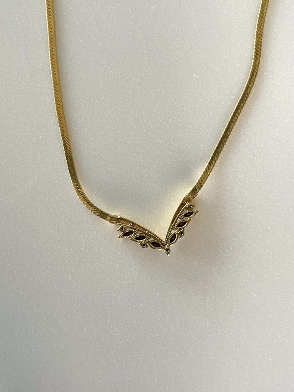 AVON 紫晶 V 型項鍊 