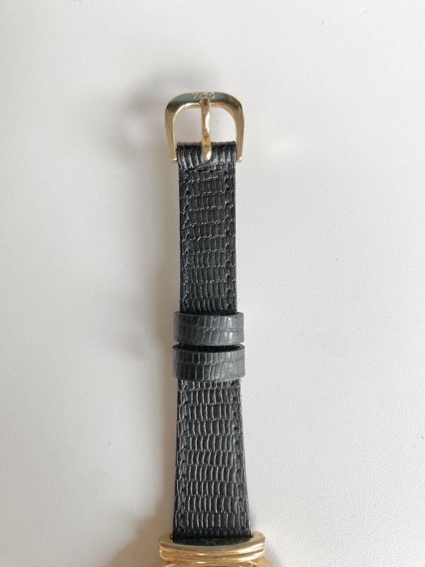 Timex金框真皮錶 | Vintage Timex in Gold 