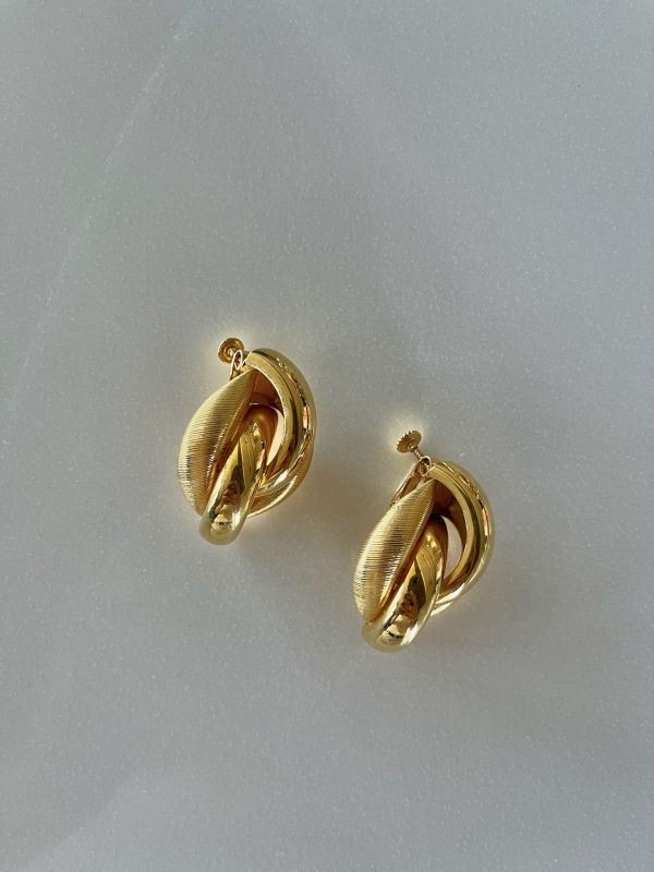 Vintage Gold Tone Screw Back Earrings 