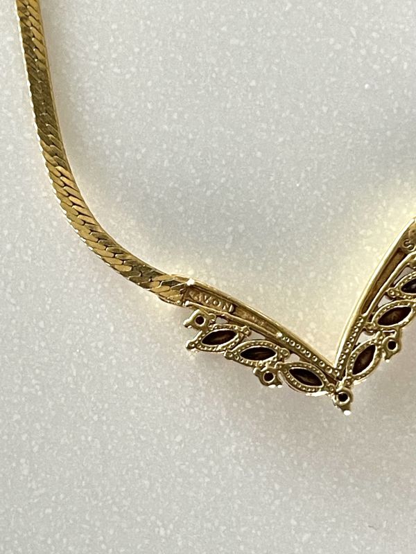 AVON 紫晶 V 型項鍊 