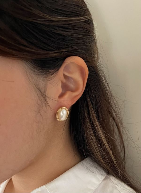 80s 氣質白珍珠橢圓耳針 