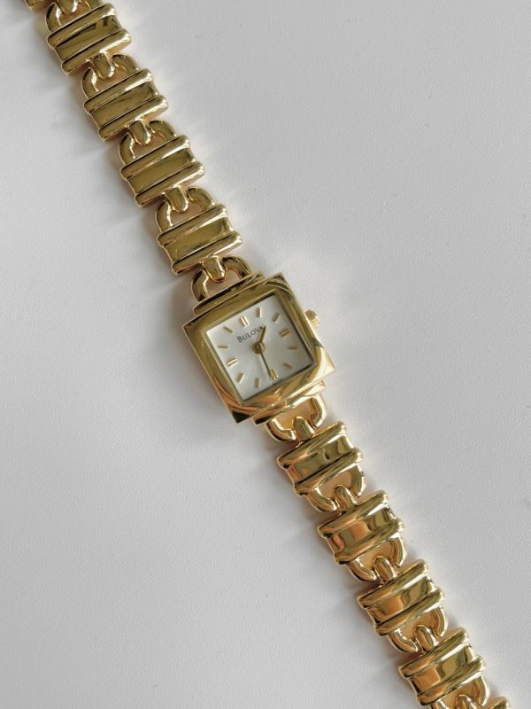 Bulova寶路華正方形方胖錶 | Beautiful Bulova in Square 
