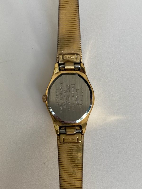 Seiko橢圓小黑錶 | Vintage Seiko Watch in Oval 