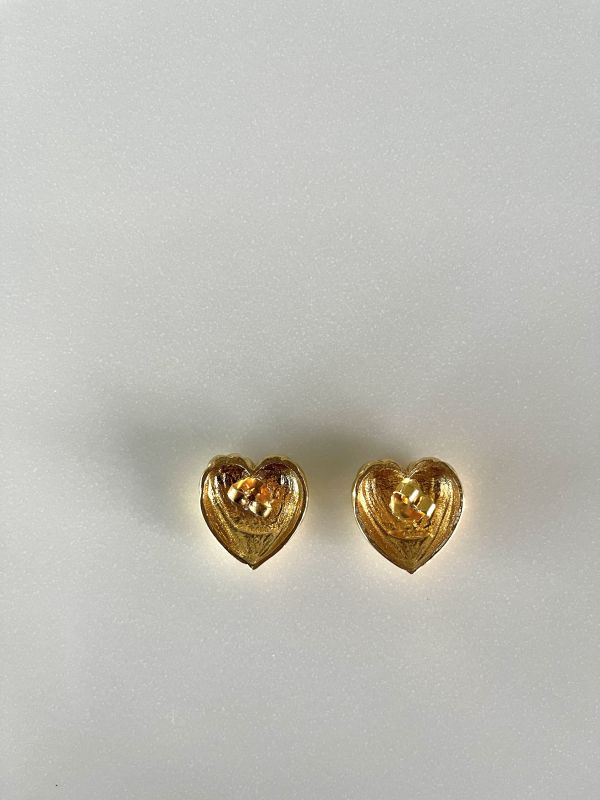 AVON 心型貝殼紋耳夾 