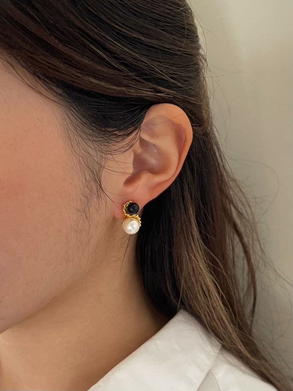 黑白珍珠小雙星耳針 
