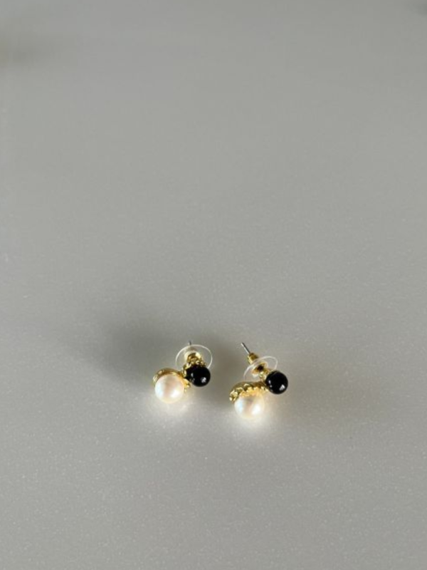黑白珍珠小雙星耳針 