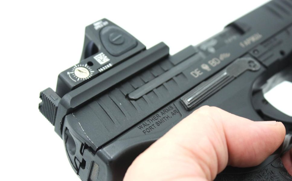 Universal Red Dot Mount w/Sight-PPQ PPQ微型紅點通用安裝座 PPQ M2紅點安裝座、PPQ M2紅點轉接座、PPQ微型紅點通用安裝座、Walther PPQ M2配件、PPQ M2光學瞄具座、PPQ M2內紅點、PPQ M2改裝、免銑切紅點安裝座、手槍紅點轉接座、勤務手槍紅點、勤務配槍改裝、RMR轉接座、RMSc轉接座、Docter轉接座、PPQ備用機械瞄具、PPQ光纖準星、DARA光學瞄具槍套、Universal Red Dot Mount PPQ、PP