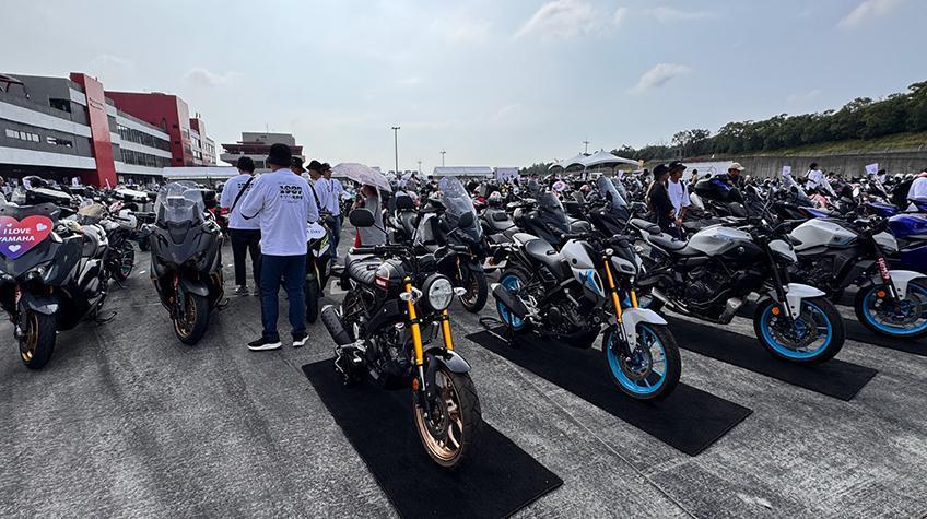 勁戰大會師戶外停車區 YAMAHA 機車車陣_瑪吉斯MAXXIS陸翔團隊拍攝