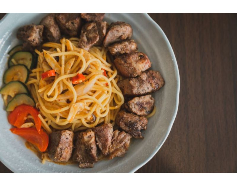 泰式酸辣骰子牛肉義大利麵 