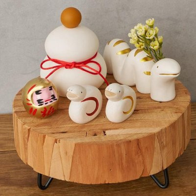 日本限定 新年擺飾 馬年擺飾 12生肖擺飾 鏡餅擺飾 熊手刺繡掛畫 賽箱存錢筒 橘子鏡餅 裝飾 新年裝飾 擺飾 現貨 日本限定 新年擺飾 馬年擺飾 12生肖擺飾 鏡餅擺飾 熊手刺繡掛畫 賽箱存錢筒 橘子鏡餅 裝飾 新年裝飾 擺飾 現貨